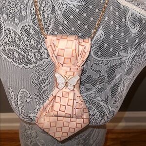 Elegant Peach Geometric fashion Tie with Brooch/Necklace